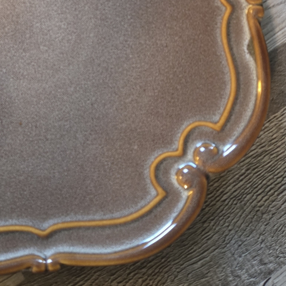 Bombay Company Scalloped Earth Tone Gold Trim Plates Large Serving Platter Set - Picture 9 of 10